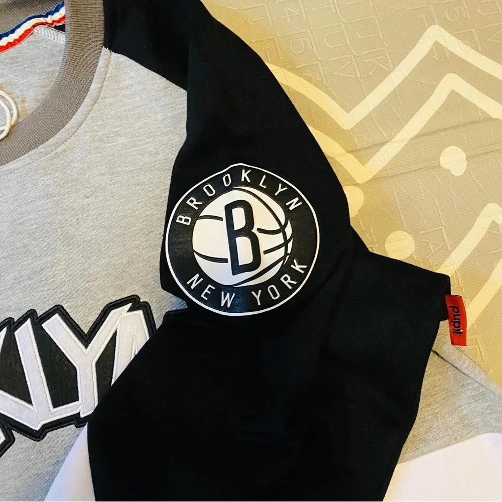 Vintage retro embroidered Brooklyn nets sweater sweatshirt $150